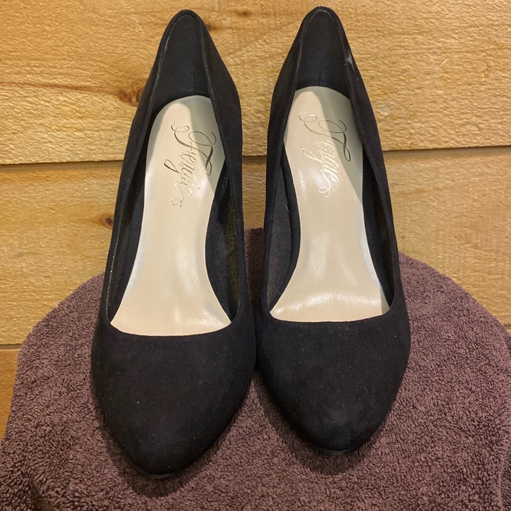 COPY - Women’s size 8W Fergie heels